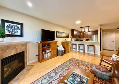 404 5631 Inlet Avenue, Sechelt, BC, Sechelt — Apartment/Condo for sale