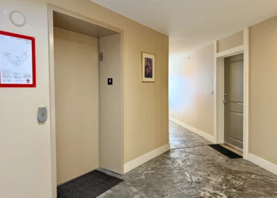 404 5631 Inlet Avenue, Sechelt, BC, Sechelt — Apartment/Condo for sale