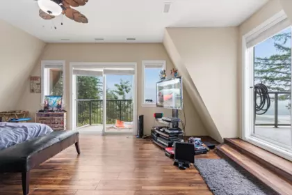 Entry Foyer Photo of 3429 Lougheed Highway, Agassiz, BC