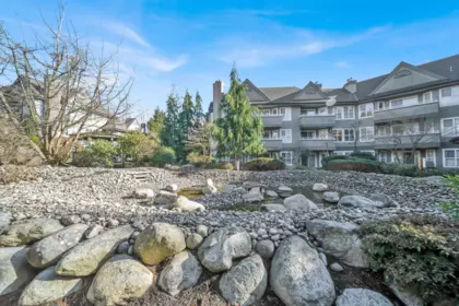 Breakfast Nook Photo of 212 6557 121 Street, Surrey, BC