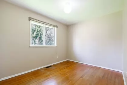 Breakfast Nook Photo of 15405 Semiahmoo Avenue, White Rock, BC