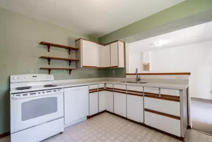 Kitchen Photo of 15405 Semiahmoo Avenue, White Rock, BC