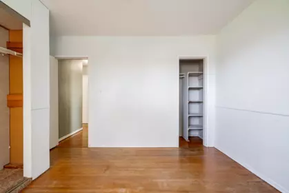 Walk-In Closet Photo of 15405 Semiahmoo Avenue, White Rock, BC