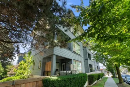 Garden / Landscaping Photo of 302 709 12th Street, New Westminster, BC