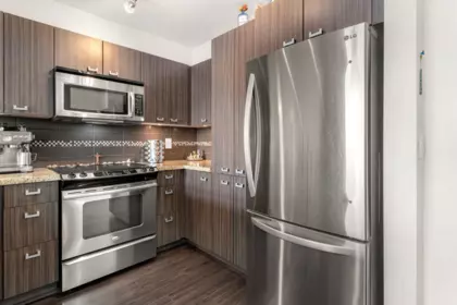 Kitchen Photo of 302 709 12th Street, New Westminster, BC