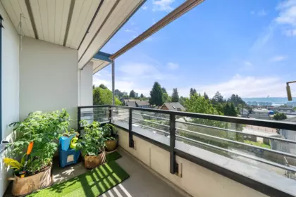 Staircase Photo of 302 709 12th Street, New Westminster, BC