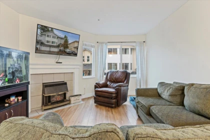 Kitchen Island Photo of 15 3087 Immel Street, Abbotsford, BC