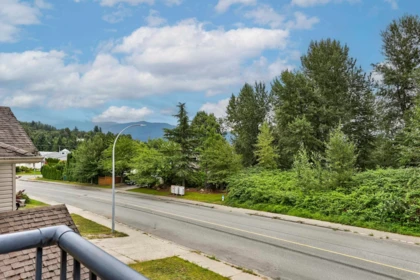 Front Yard Photo of 33497 11 Avenue, Mission, BC