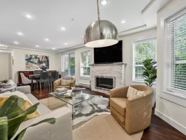 Kitchen Island Photo of 109 1283 Parkgate Avenue, North Vancouver, BC