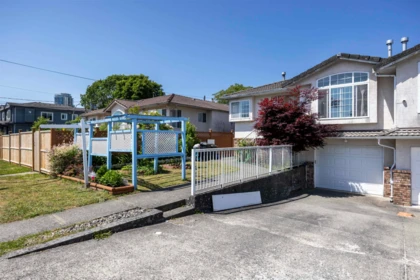 7523 17th Avenue, Burnaby, BC, Burnaby — Half Duplex for sale
