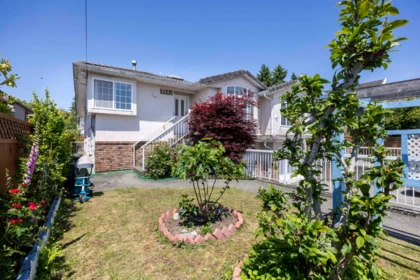 7523 17th Avenue, Burnaby, BC, Burnaby — Half Duplex for sale