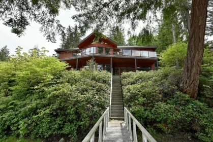 Breakfast Nook Photo of 13119 Narrows Road, Madeira Park, BC
