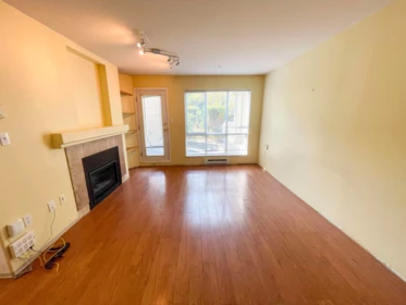 102 9979 140 Street, Surrey, BC, Surrey — Apartment/Condo for sale