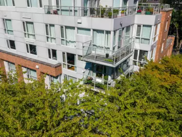 Front Yard Photo of 412 618 W 45th Avenue, Vancouver, BC