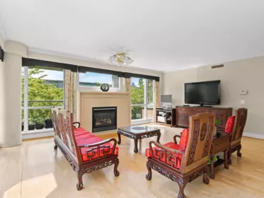 Kitchen Island Photo of 412 618 W 45th Avenue, Vancouver, BC