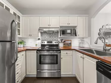 Dining Area Photo of 117 5900 Dover Crescent, Richmond, BC