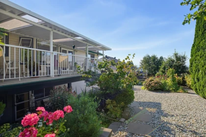 Kitchen Island Photo of 8263 Bowyer Drive, Mission, BC