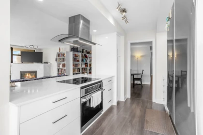 Kitchen Photo of 601 98 Tenth Street, New Westminster, BC