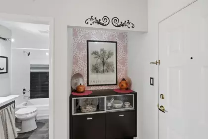 Entry Foyer Photo of 317 83 Star Crescent, New Westminster, BC