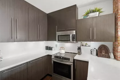 Kitchen Photo of 317 83 Star Crescent, New Westminster, BC