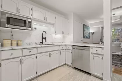 Kitchen Island Photo of 2 7455 Huron Street, Chilliwack, BC