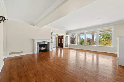 Breakfast Nook Photo of 13477 13a Avenue, Surrey, BC