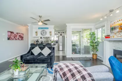 Kitchen Photo of 313 13727 74 Avenue, Surrey, BC