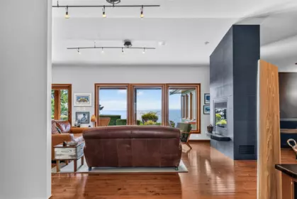987 Gower Point Road, Gibsons, BC, Gibsons — Single Family Residence for sale