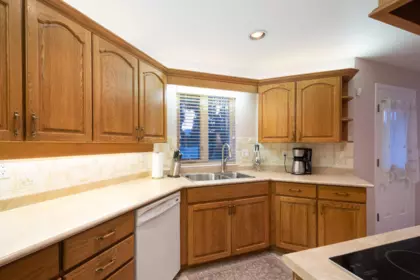 Breakfast Nook Photo of 6440 Rosebery Avenue, West Vancouver, BC