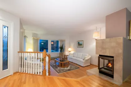 Living Room Photo of 6440 Rosebery Avenue, West Vancouver, BC