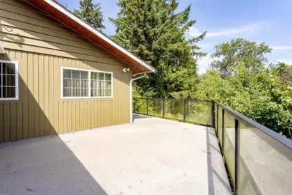 Laundry Room Photo of 1890 Charles Street, Port Moody, BC
