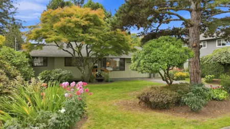 Front Yard Photo of 2161 Floralynn Crescent, North Vancouver, BC