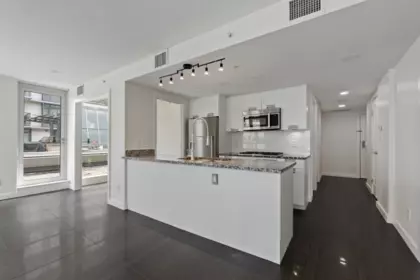 Kitchen Photo of 569 2080 West Broadway Street, Vancouver, BC