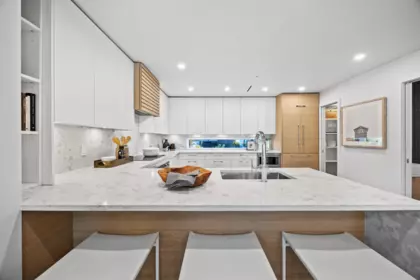 Kitchen Island Photo of 3206 Highland Boulevard, North Vancouver, BC