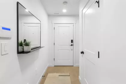Entry Foyer Photo of 29 2891 Montrose Avenue, Abbotsford, BC