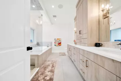 Guest Bathroom Photo of 20208 42 Avenue, Langley, BC