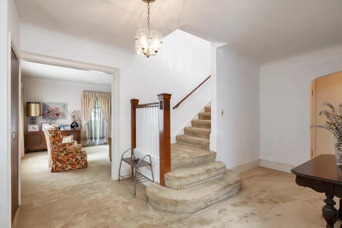 Dining Area Photo of 1121 W 16th Avenue, Vancouver, BC