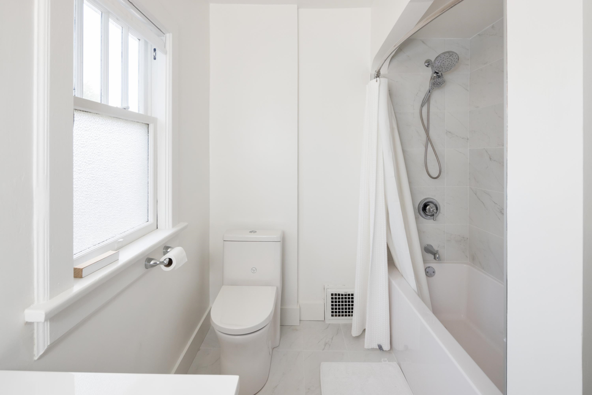 Hallway Photo of 1121 W 16th Avenue, Vancouver, BC