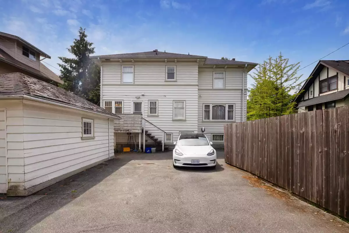 Hot Tub / Spa Photo of 1121 W 16th Avenue, Vancouver, BC