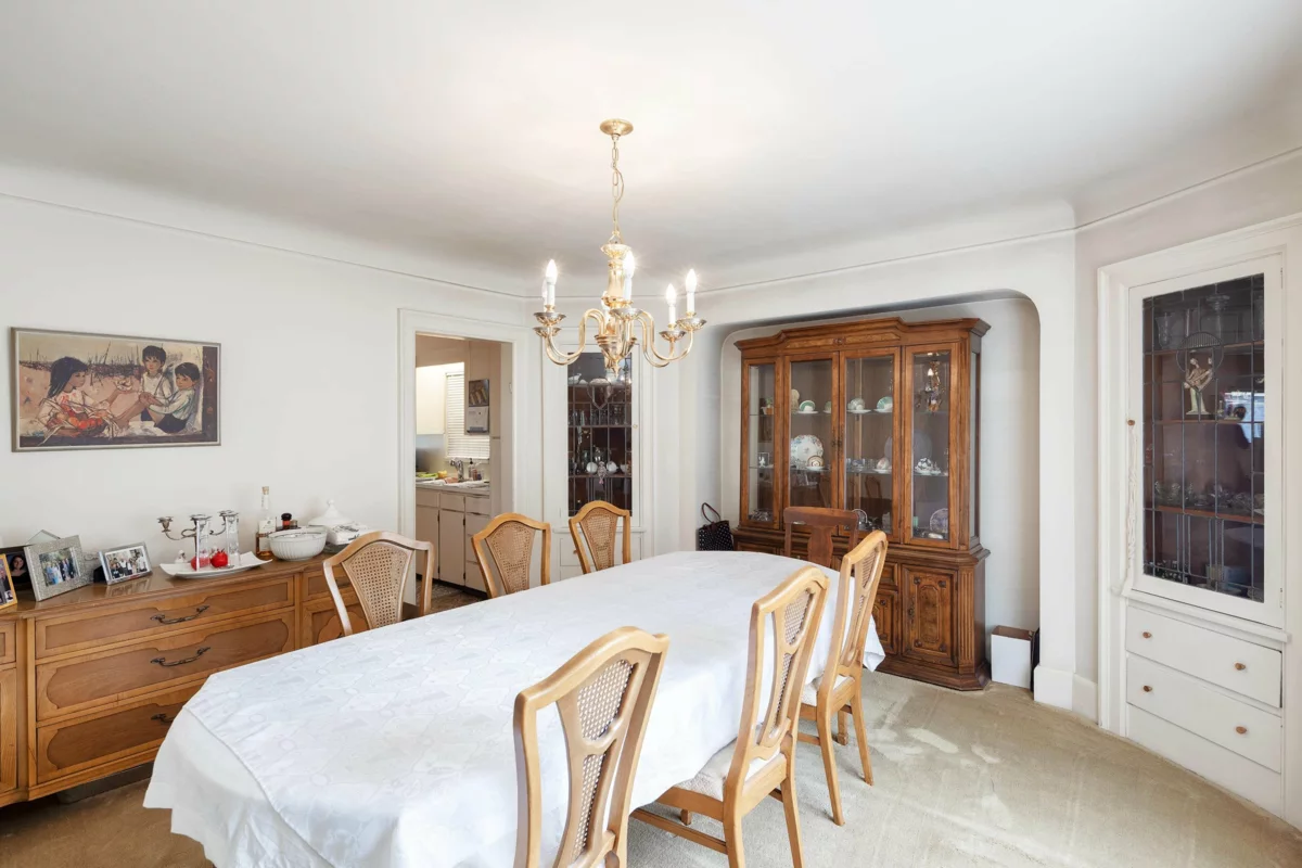 Kitchen Island Photo of 1121 W 16th Avenue, Vancouver, BC