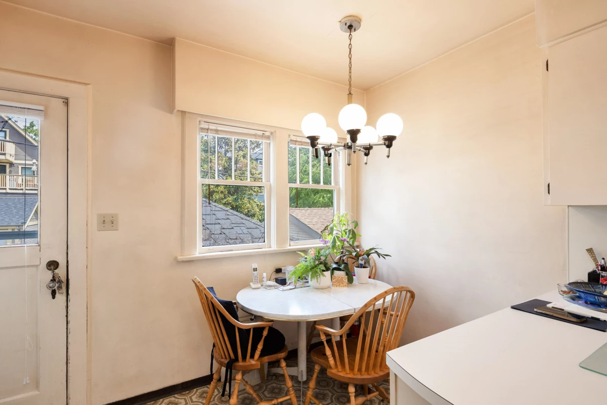 Swimming Pool Photo of 1121 W 16th Avenue, Vancouver, BC