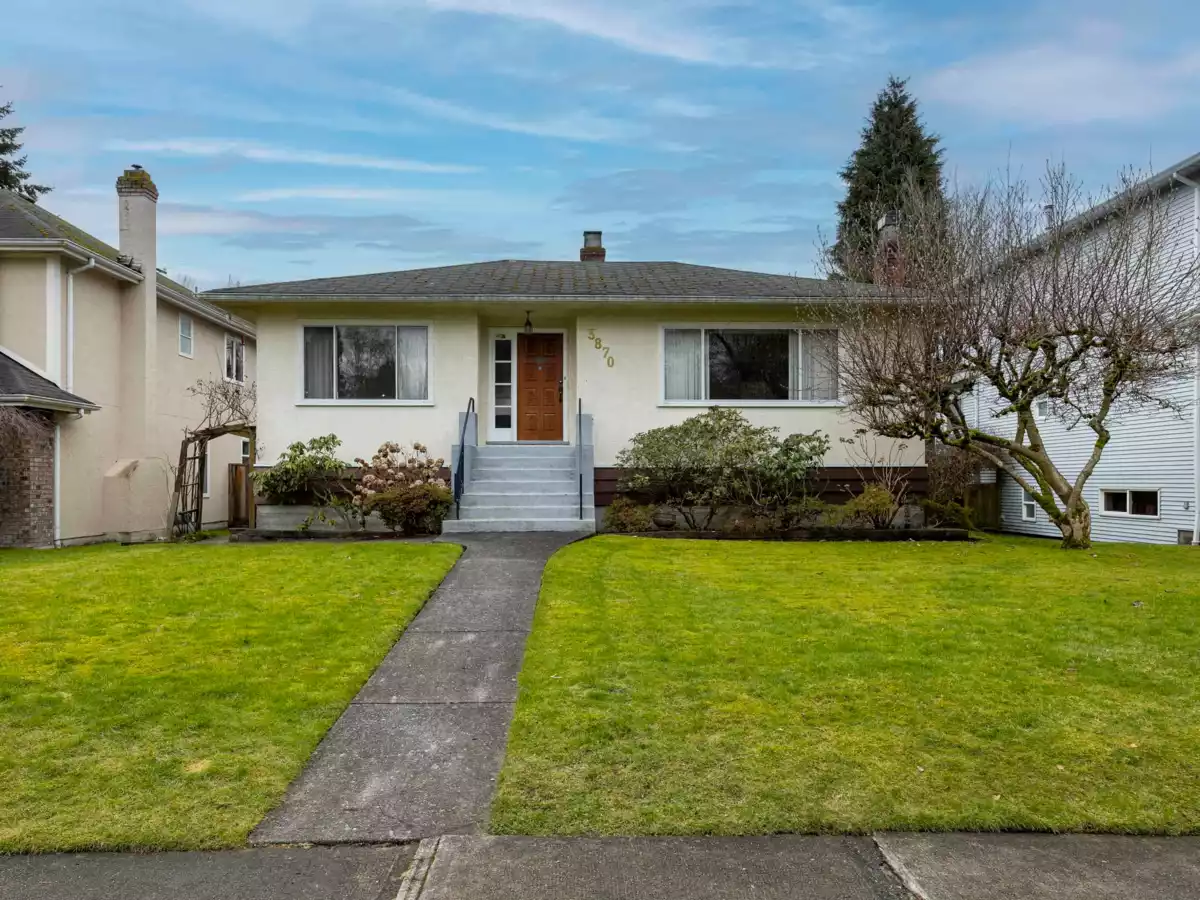 Living Room Photo of 3870 W 3rd Avenue, Vancouver, BC