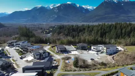 2917 Snowberry Place, Squamish, BC, Britannia Beach —  bed land for sale