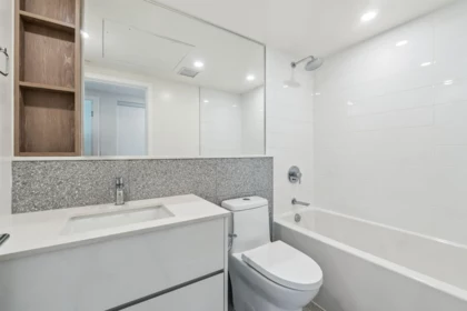 Primary Bathroom Photo of 2605 10428 Whalley Boulevard, Surrey, BC