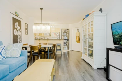 303 4989 Duchess Street, Vancouver, BC, Vancouver — Apartment/Condo for sale