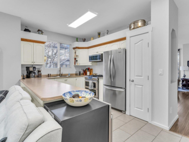 24364 101a Avenue, Maple Ridge, BC, Maple Ridge — Single Family Residence for sale