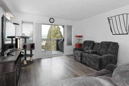 301 5700 200 Street, Langley, BC, Langley — Apartment/Condo for sale