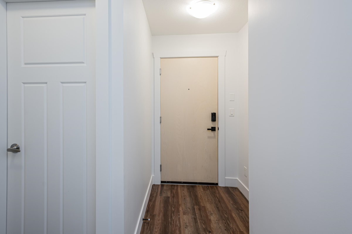 Entry Foyer Photo of 124 2565 Campbell Avenue, Abbotsford, BC