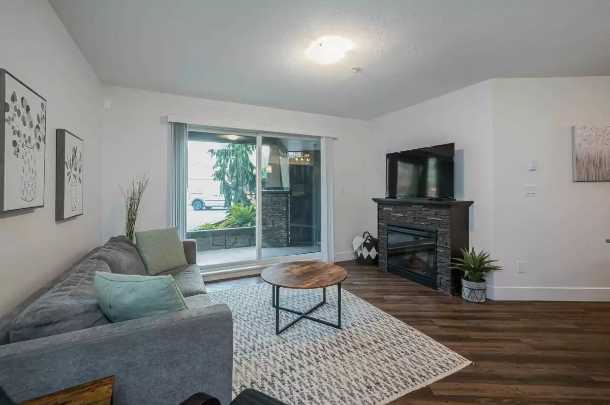 Kitchen Island Photo of 124 2565 Campbell Avenue, Abbotsford, BC