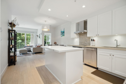 305 3399 Noel Drive, Burnaby, BC, Burnaby — Apartment/Condo for sale